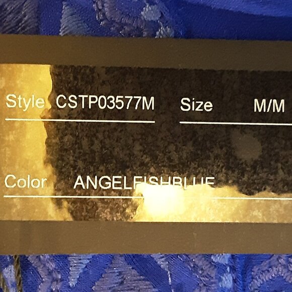 Cable & Gauge New! Blue Sleeveless Top Blouse Size Med. - Picture 10 of 13